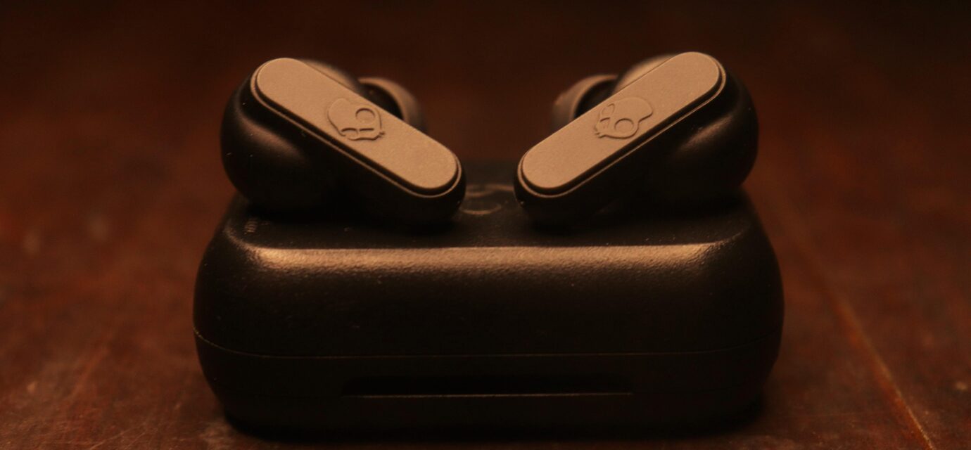 Best Wireless Earbuds Under 200 Dollars 2024