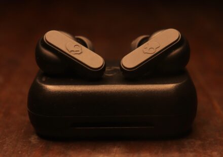 Best Wireless Earbuds Under 200 Dollars 2024