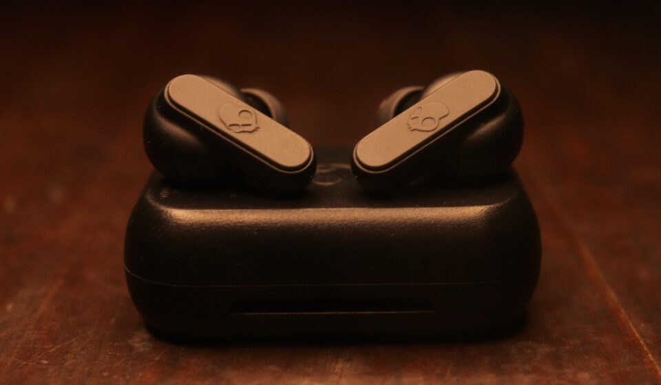 Best Wireless Earbuds Under 200 Dollars 2024